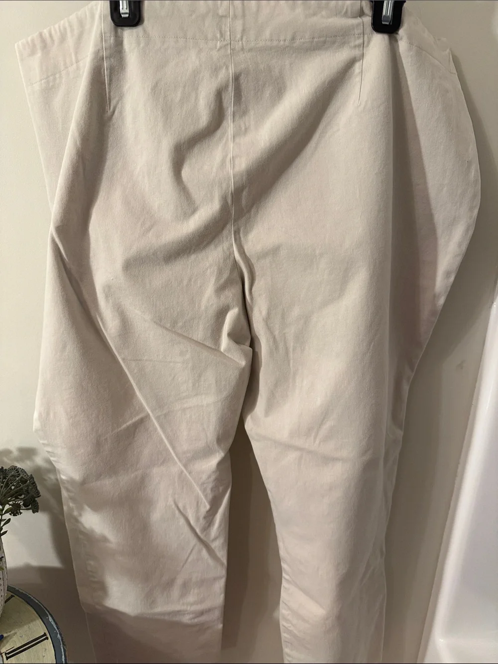 Talbots Woman Light Beige Chinos with side zip Sz 22W excellent condition